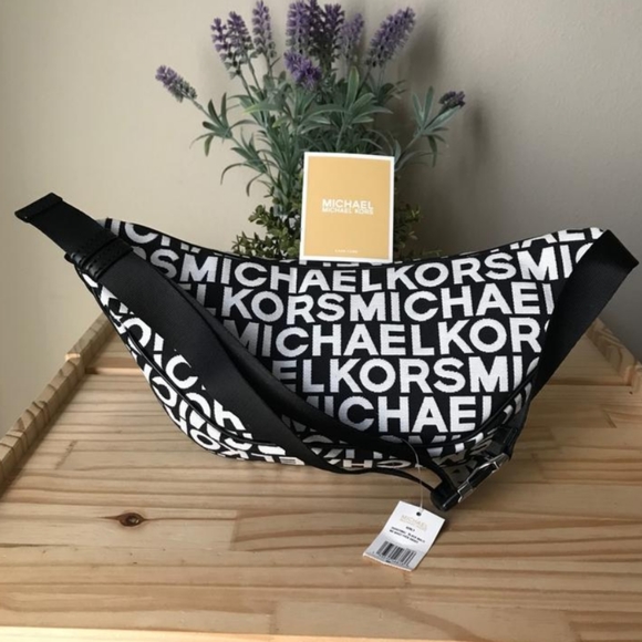 New tags on Mk kenly bag - Picture 4 of 7